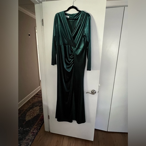 Long sleeve formal maternity gown - Picture 6 of 6